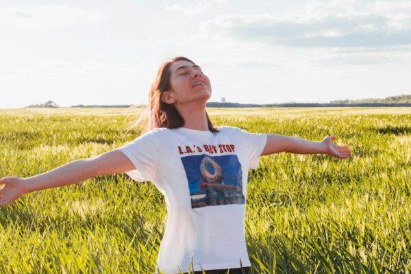 The “Slow Living” Movement in a High-Tech World: Balancing Digital Detoxes with Smart Automation