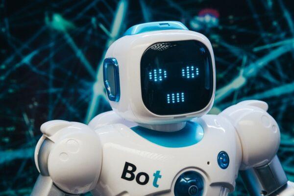 AI-Driven Content Pipelines: Using Tools to Scale Niche Review Sites Without Losing the “Human” Touch